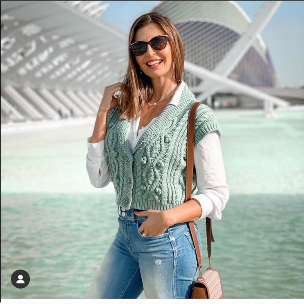 Zara cable knit vest with jewel buttons - Picture 2 of 10